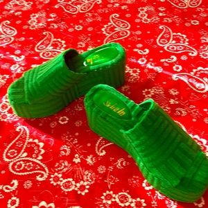 SHEIN size 7, green platform wedge sandal